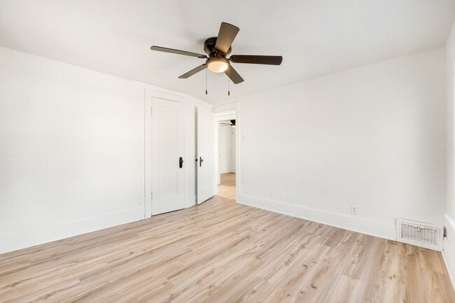 Building Photo - New 3 bedroom listing! RENT SPECIAL HALF OFF FIRST MONTH!