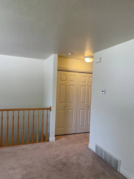 Building Photo - 4067 Hillcrest Cir
