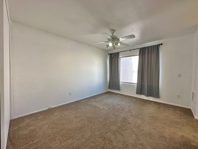 Building Photo - 3 Bedroom Condo in Clairemont!! Near Beach...