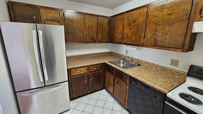 Building Photo - Secound Story Unit - Single Floor 3BR/1.5BA - Eastern Henrico - Great Location