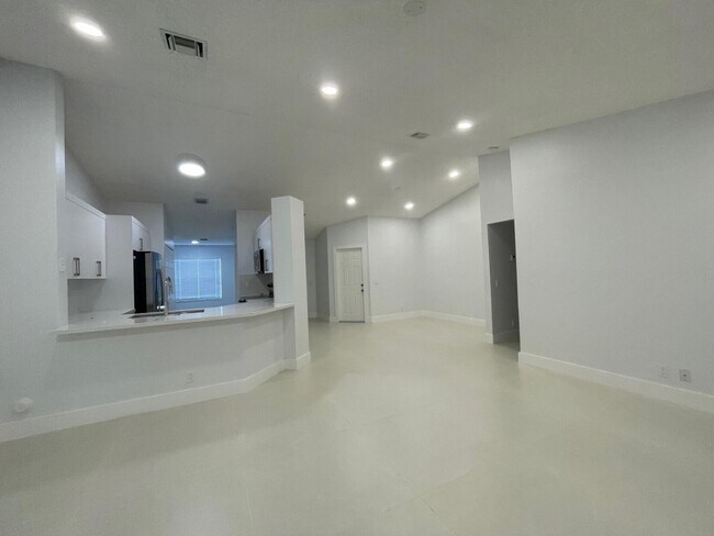 Building Photo - 1630 Zenith Way