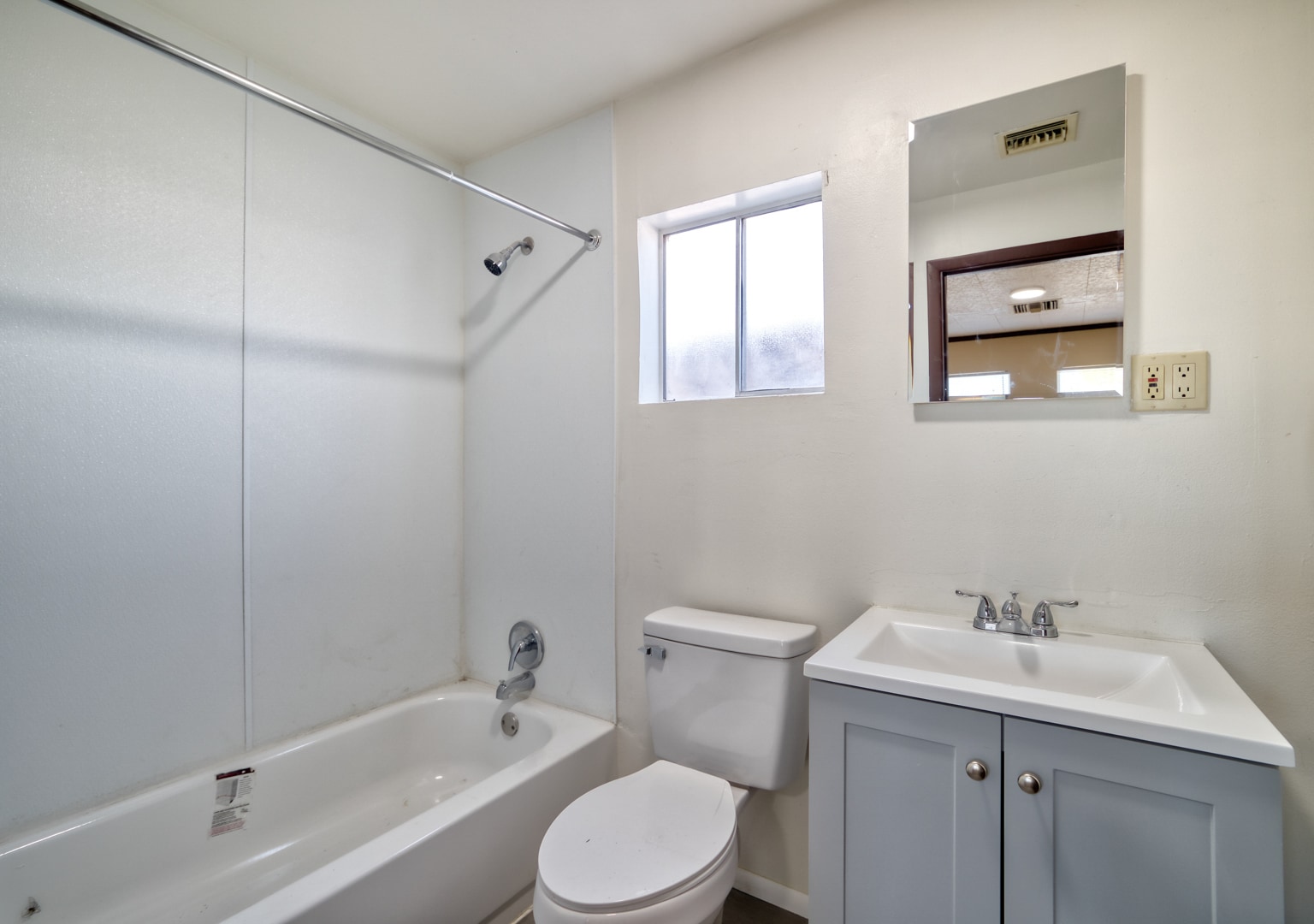 Building Photo - 1005 N Center Ave