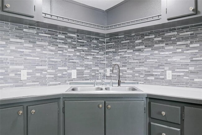 Building Photo - 22 Niederwald Dr