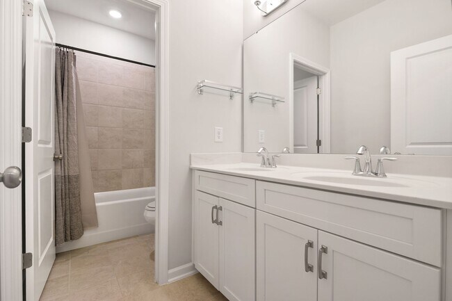 Building Photo - Stunning and spacious end-unit townhome in North Raleigh!