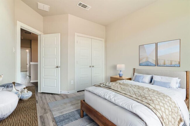 Building Photo - 430 S Centro Cir
