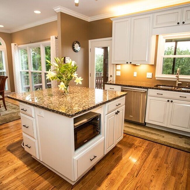 Building Photo - STUNNING!!! Four Bedroom two and a half bath home with a view!