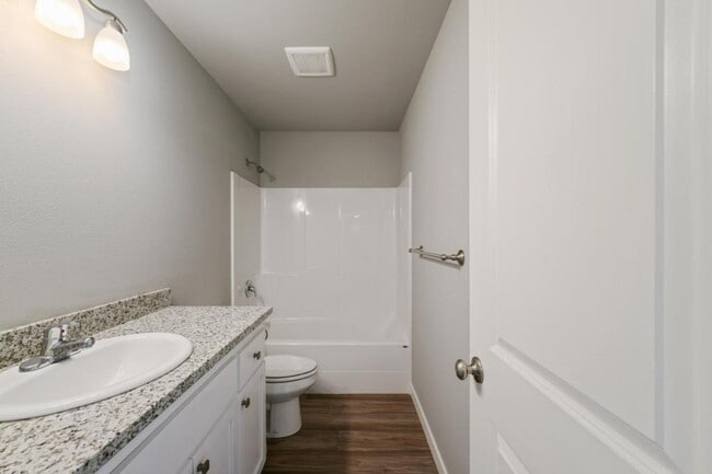 Building Photo - 4293 Ash Grove Dr NE