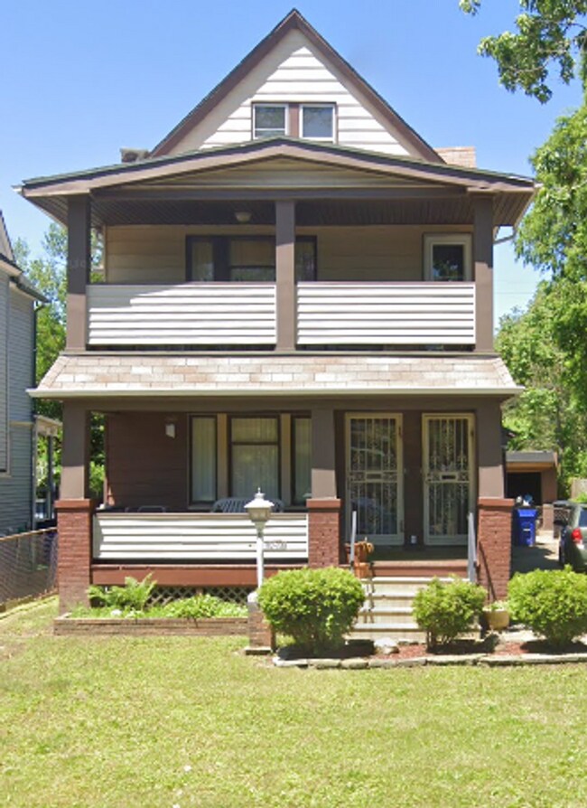 Building Photo - 700 E 117th St