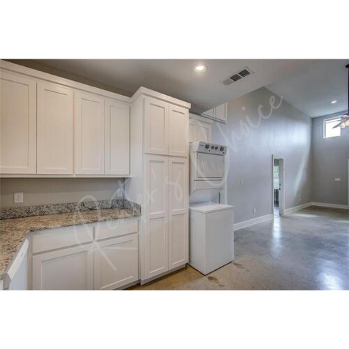 Building Photo - 709 Maple St