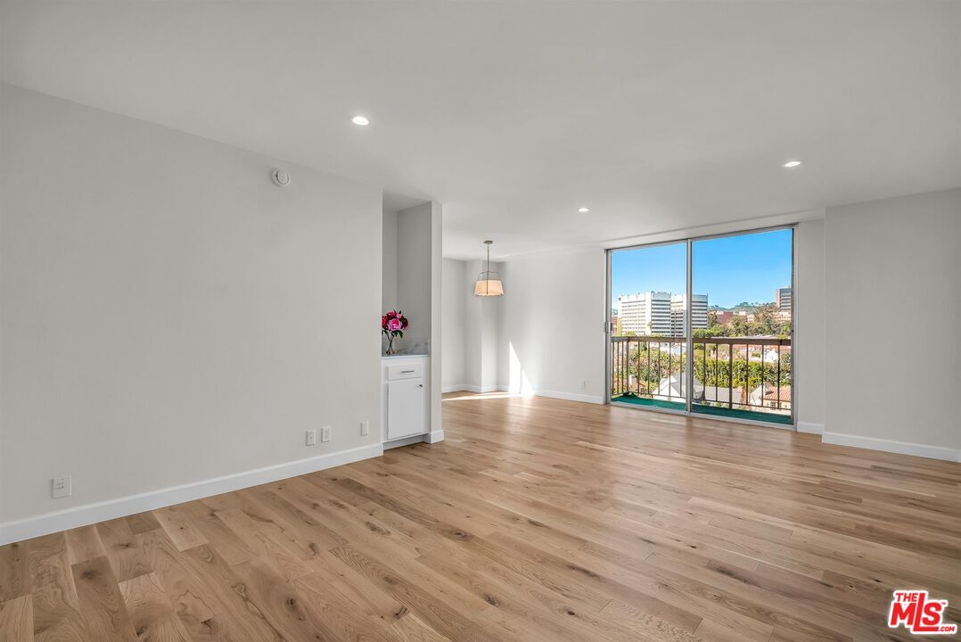 Building Photo - 10751 Wilshire Blvd