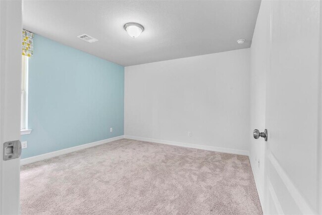 Building Photo - 135 Teralyn Grv Lp