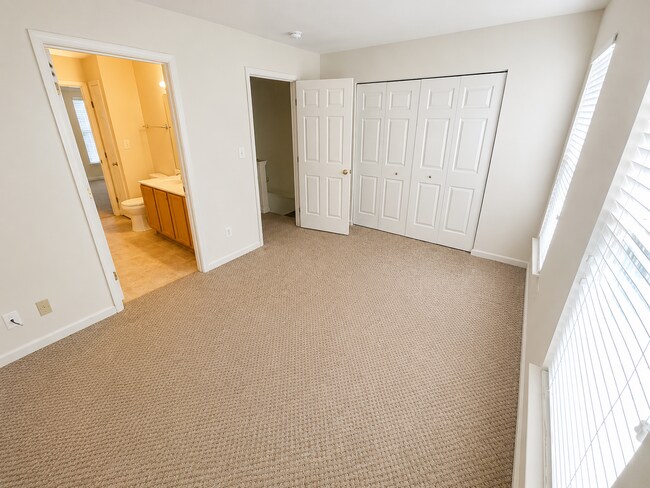 Building Photo - 6731 Stone Maple Terrace