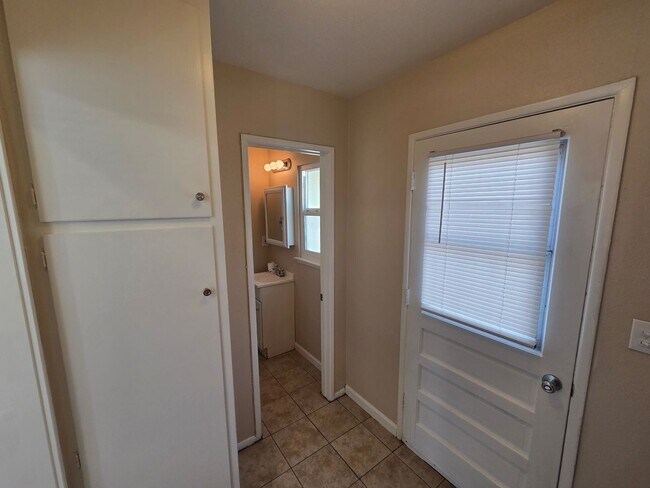 Building Photo - 15303 Fairhope Dr