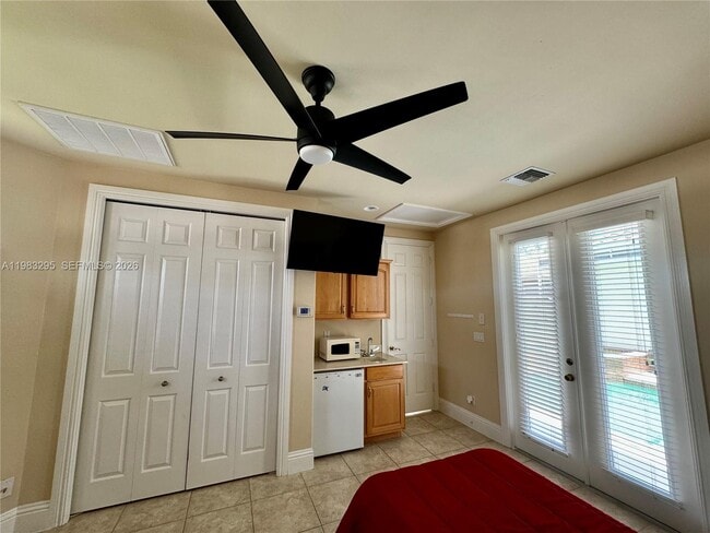 Building Photo - 1740 Ludlow Rd