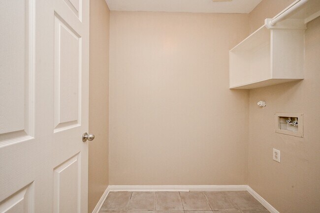 Building Photo - 6127 Yorkglen Manor Ln