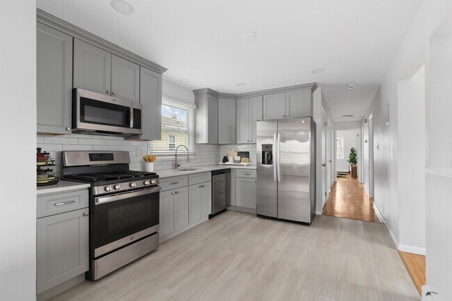 Building Photo - 226 Webster Ave