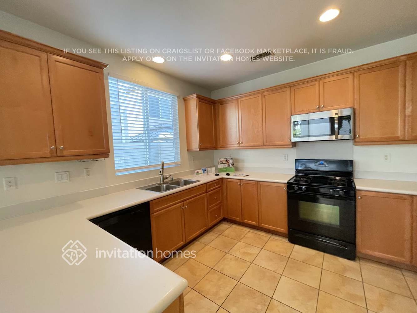 Building Photo - 1052 E Agate Ct
