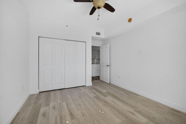 Building Photo - 5301 Myrtlewood Cir E