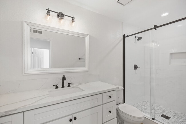 Building Photo - 31 Oak Knolls