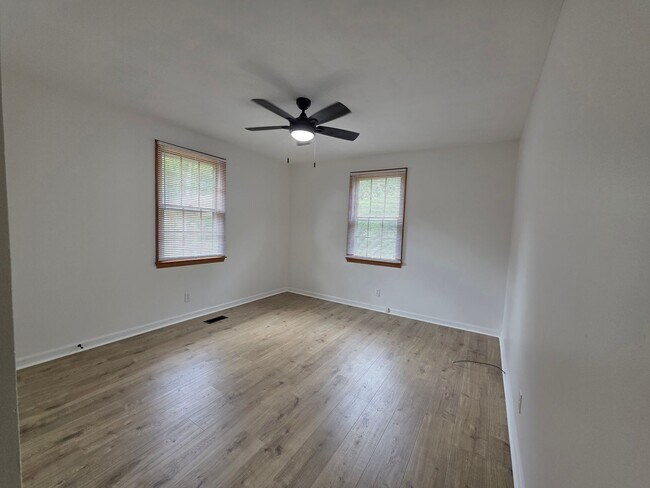 Building Photo - FOR LEASE Charming All-Brick Home on 1 Acr...