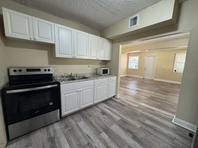 Building Photo - 2881 NW 11th Pl