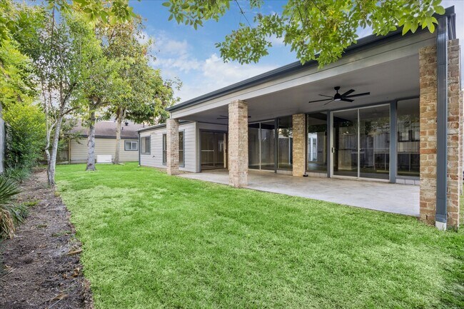 Building Photo - 1305 Spring Oaks Cir