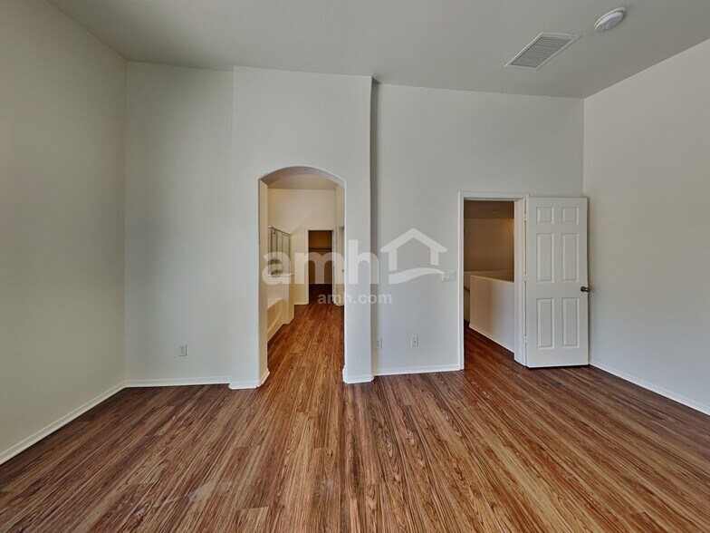 Building Photo - 6507 W Hughes Dr