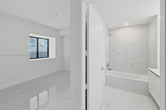 Building Photo - 711 NE 23rd Terrace