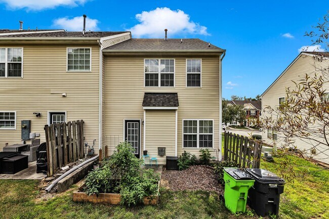 Building Photo - Adorable 3b 3b Townhome In Wake Forest!