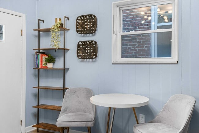 Building Photo - Fully Furnished 2 Bedroom Townhome in Central Lawrenceville