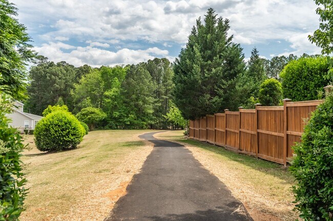Building Photo - Beautiful 3-Bedroom Townhome in North Raleigh