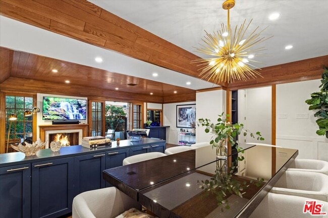 Building Photo - 9311 Burton Wy