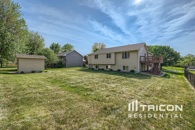 Building Photo - 15823 Foxhill Ave N