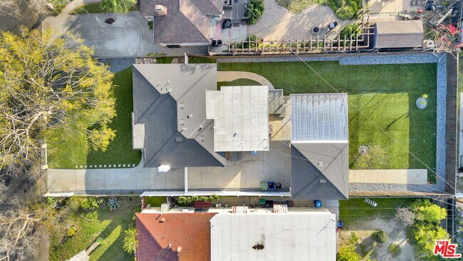 Building Photo - 6323 Farmdale Ave