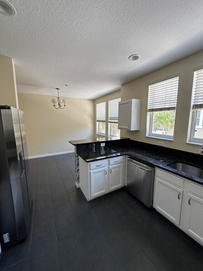 Building Photo - 845 Millbrae Ct