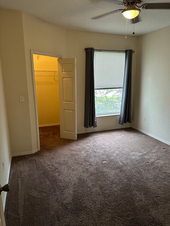 Building Photo - LEGACY CRESCENT 5521-202 - NY