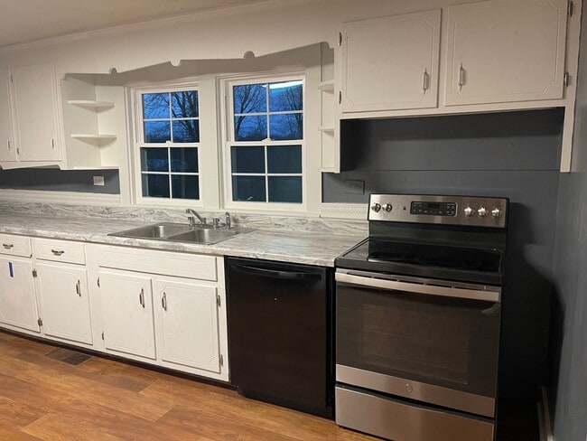 Building Photo - 13958 Bainbridge Rd