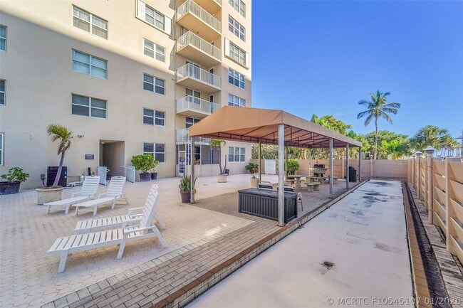 Building Photo - 1401 S Ocean Dr