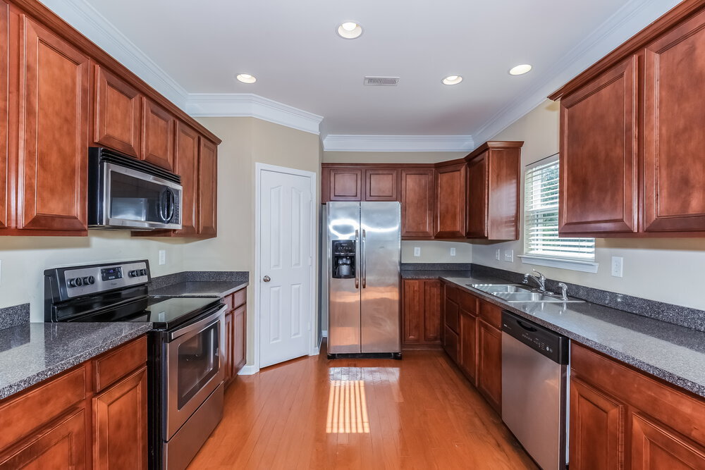 Building Photo - 3004 Centerview Dr