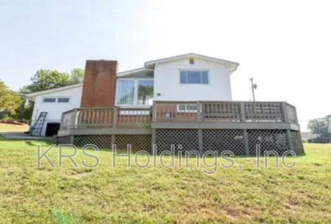 Building Photo - 103 Middleboro Pl