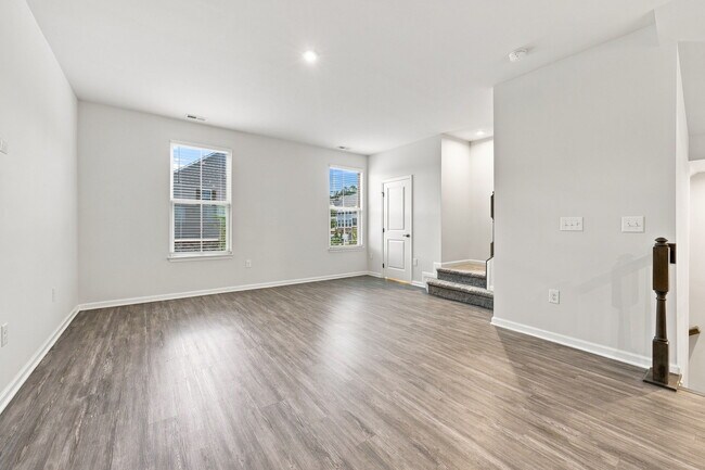 Building Photo - 707 Channing Park Cir