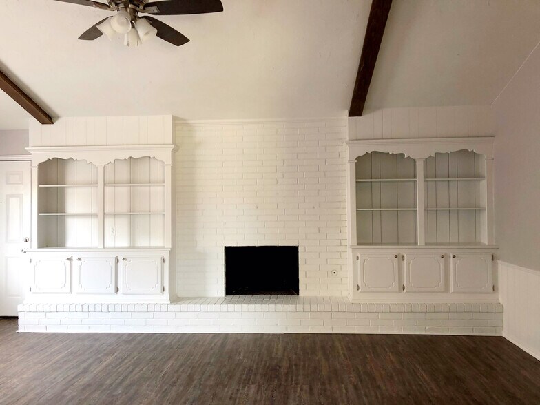 Building Photo - 2613 SW 93rd St