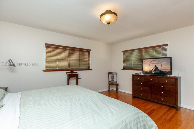 Building Photo - 5760 SW 51st St