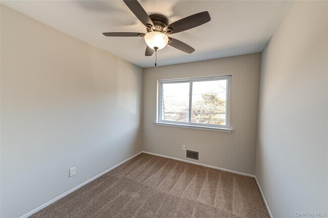 Building Photo - 213 Storm Dr