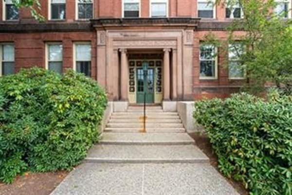 Main Entry - 64 Forest St