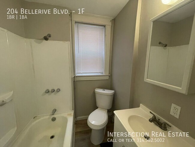 Building Photo - Adorable 1 Bed/1Bath S. City Apt. with Pri...