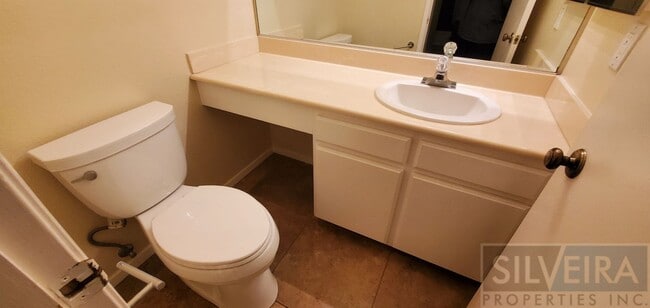 Building Photo - 2 Bedroom condo available in south Santa Maria!