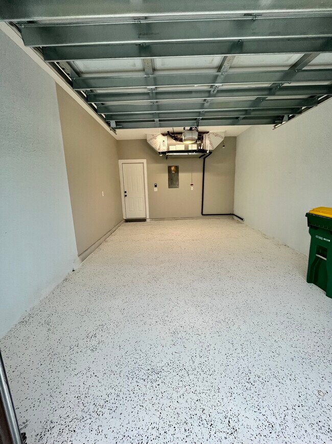 Building Photo - 10412 Pendleton Ave