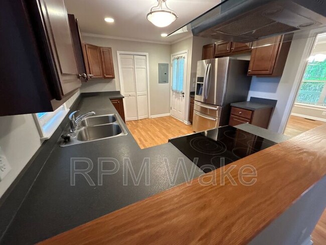 Building Photo - 4200 Willowdale Ct