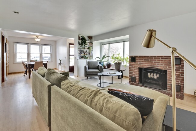 Building Photo - 522 Togstad Glenn